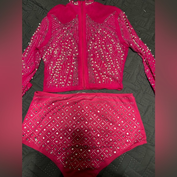 Hot pink set from iHeartRaves - Picture 2 of 4